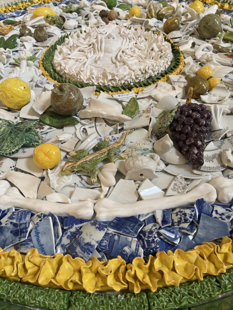 Museo Sant’Orsola, Florenz / I,Ursula, glazed ceramic, found objects of porcelain, 2025