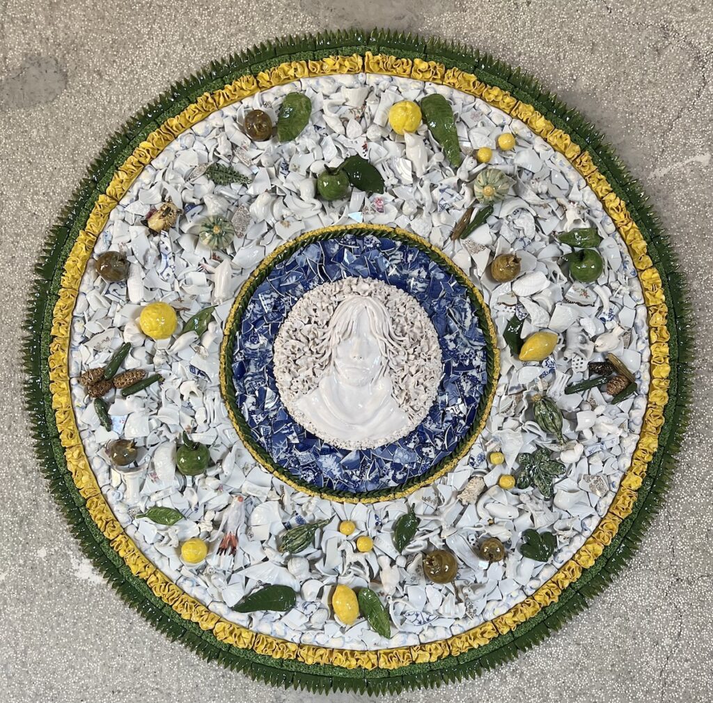 Museo Sant’Orsola, Florenz / I,
glazed ceramic, found objects of porcelain, 
2025